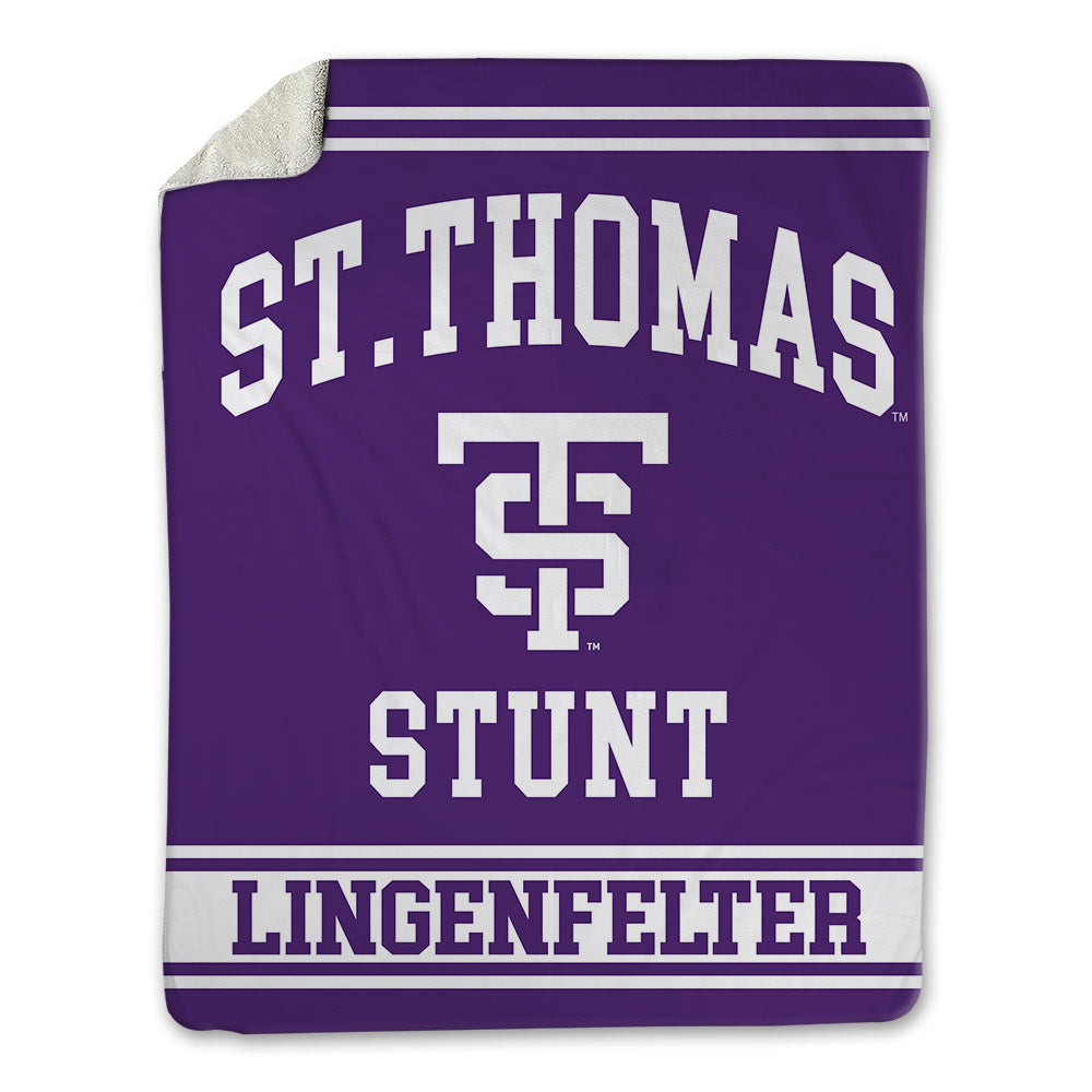 UST - STUNT : Claire Lingenfelter - Blanket-0